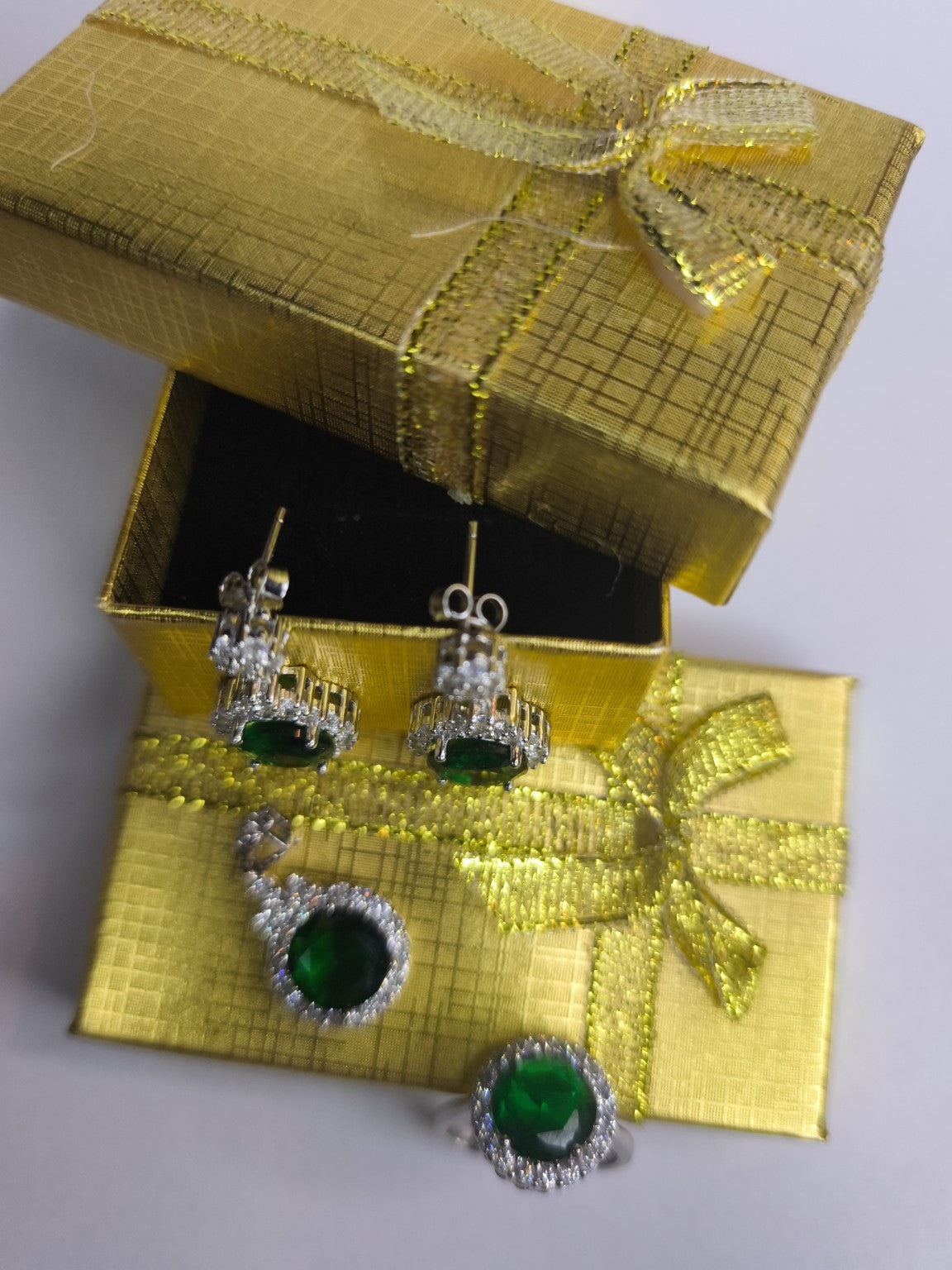 SREBRNY KOMPLET Z ZIELONYM KAMIENIEM „Emerald Glow”